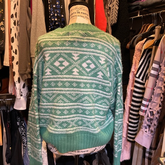 American Eagle cozy winter sweater - Picture 4 of 4